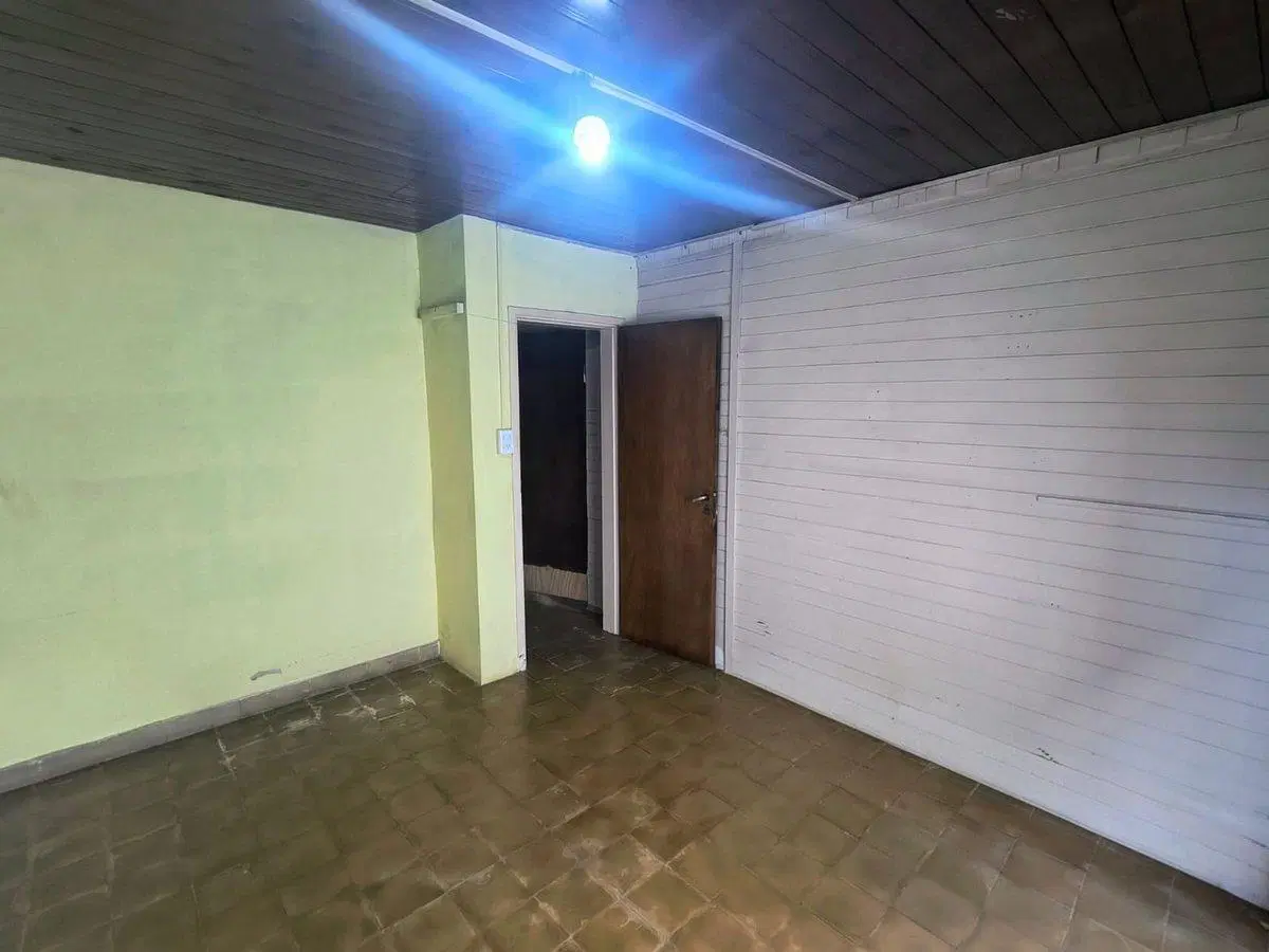 VENTA CASA 2 AMBIENTES EN BALCARCE CON GRAN PARQUE 4