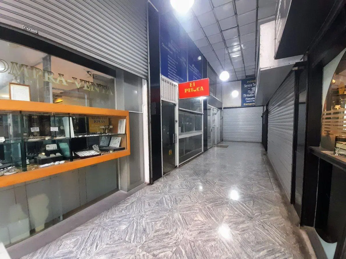LOCAL EN VENTA REFACCIONADO A METROS DEL CASINO 5