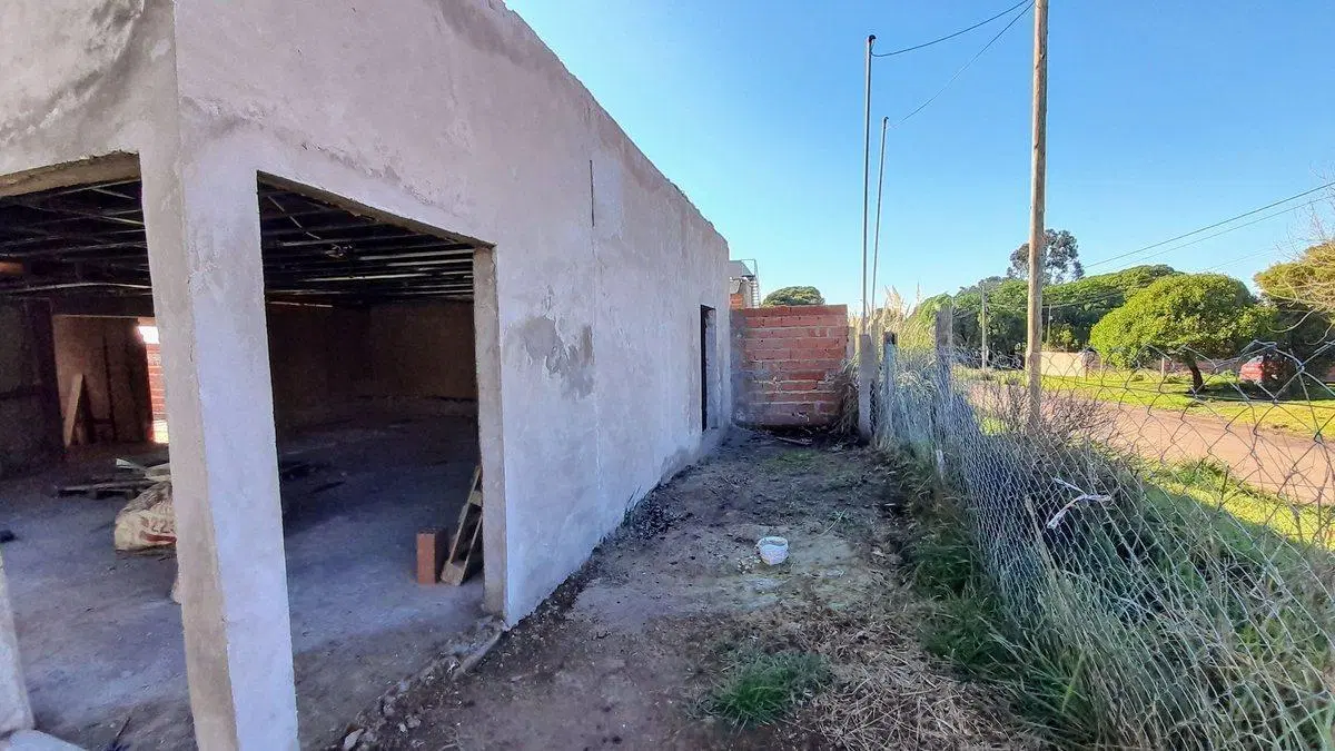 VENTA CASA A TERMINAR 3 AMBIENTES-ACANTILADOS 2