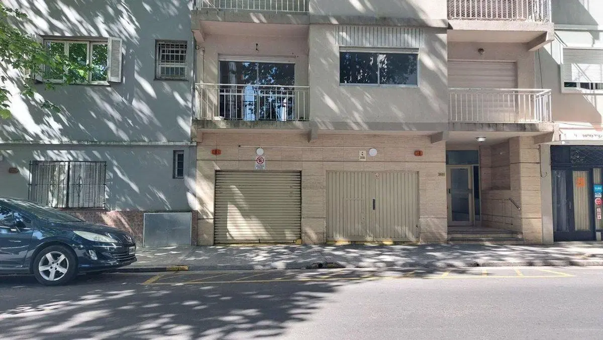Venta cochera fija cubierta  zona Plaza Mitre 2