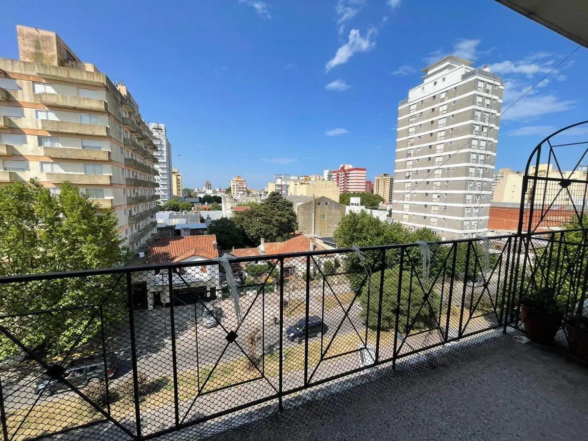 VENTA DPTO 4 AMBIENTES MIRAMAR 4