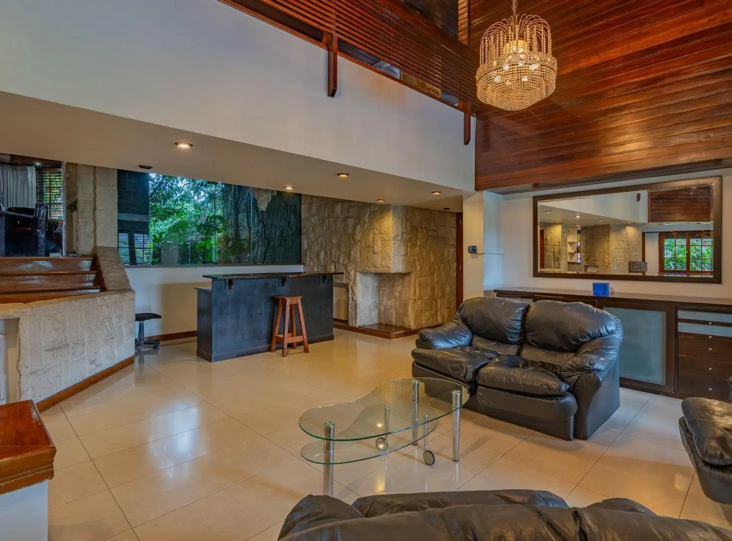 Venta chalet 6 ambientes con pileta San Carlos 5
