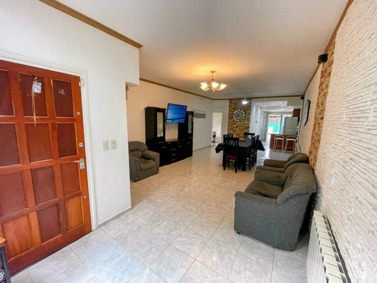 VENTA CASA 4 AMBIENTES MAS DEPARTAMENTO 2 AMB. 3