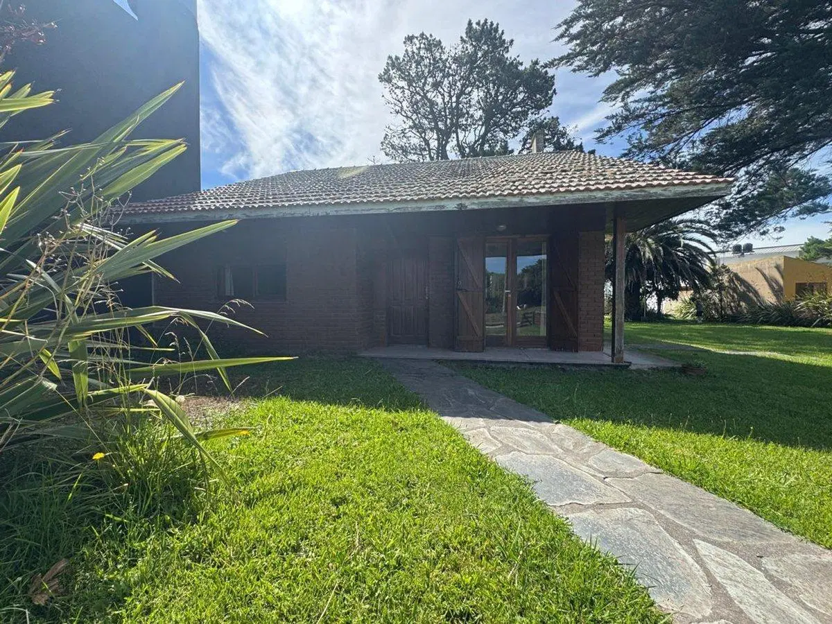 VENTA CASA 2 AMB SOBRE DOS LOTES MAR DE COBO 4