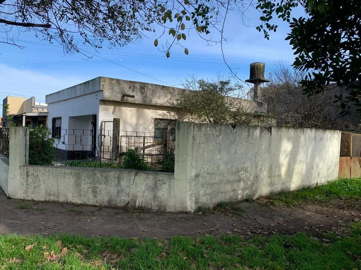VENTA CASA 3 AMB. A RECICLAR  BARRIO DON EMILIO 3