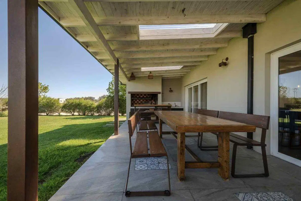 VENTA CASA 4 AMB CON PILETA EN BARRIO LA CERCANÍA 2