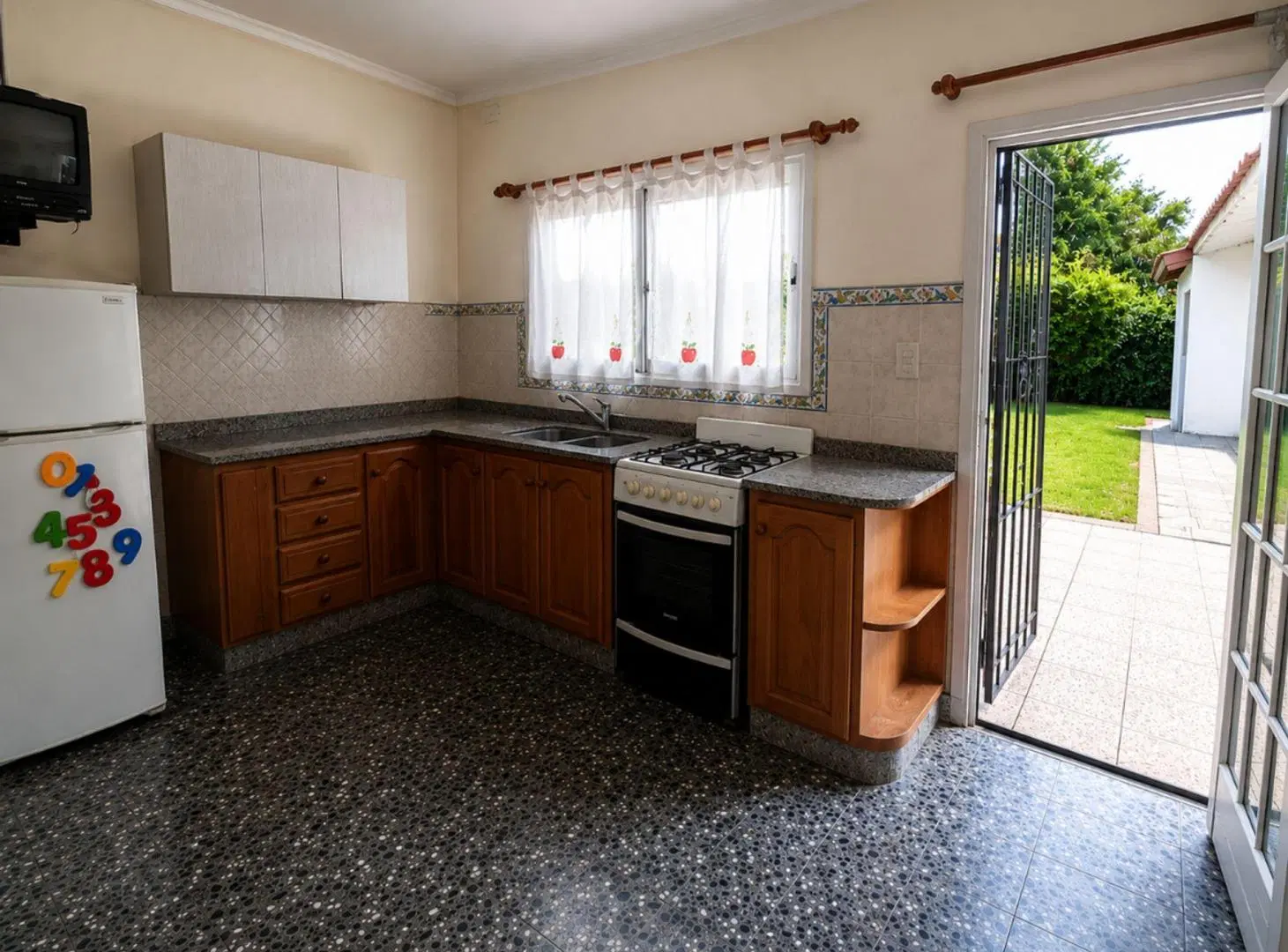 CASA EN  BLOCK SOBRE LOTE PROPIO CON PARQUE ALFAR 4