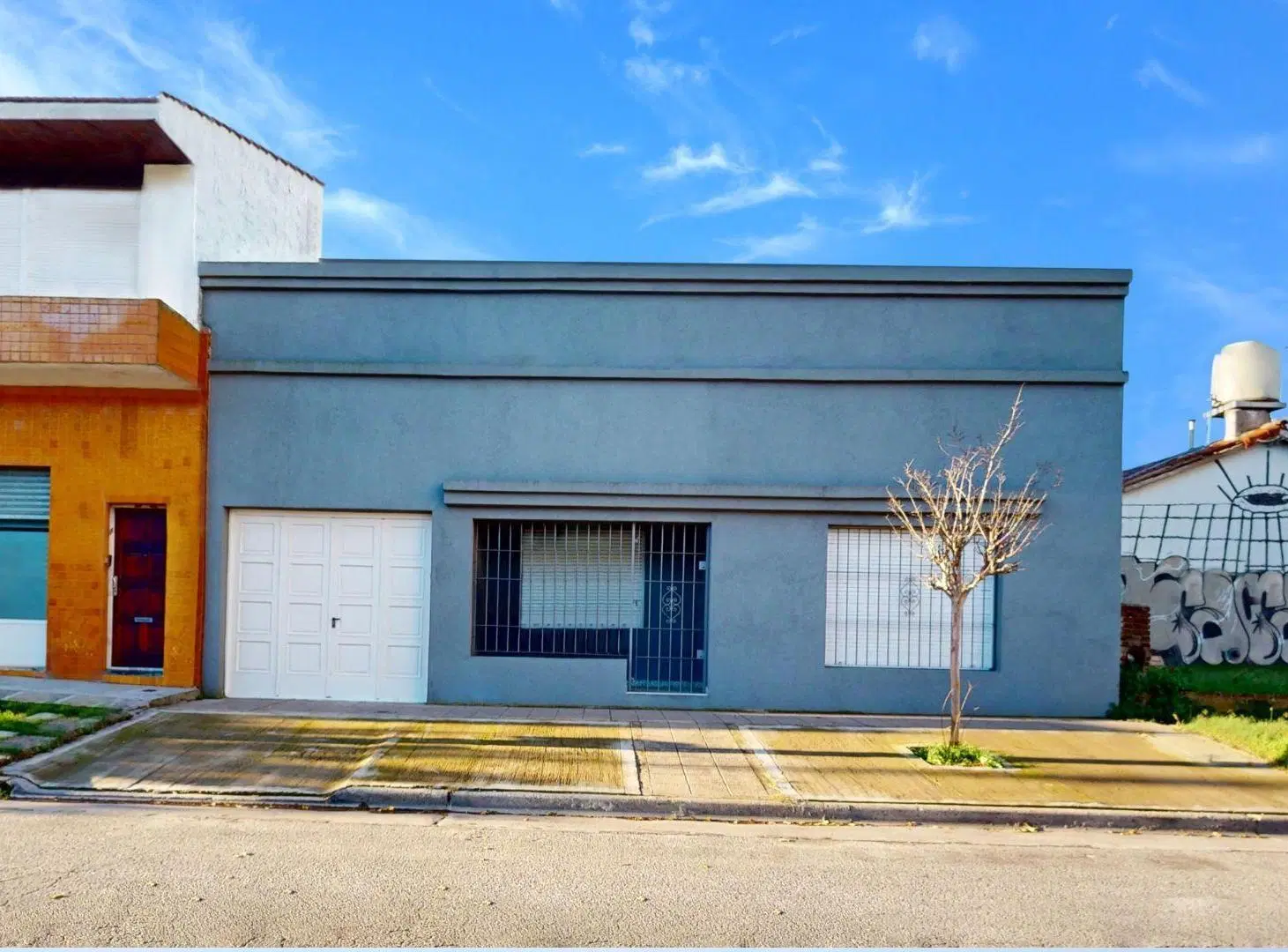 VENTA CASA 4 AMBIENTES RECICLADA CON GALPON/TALLER 2