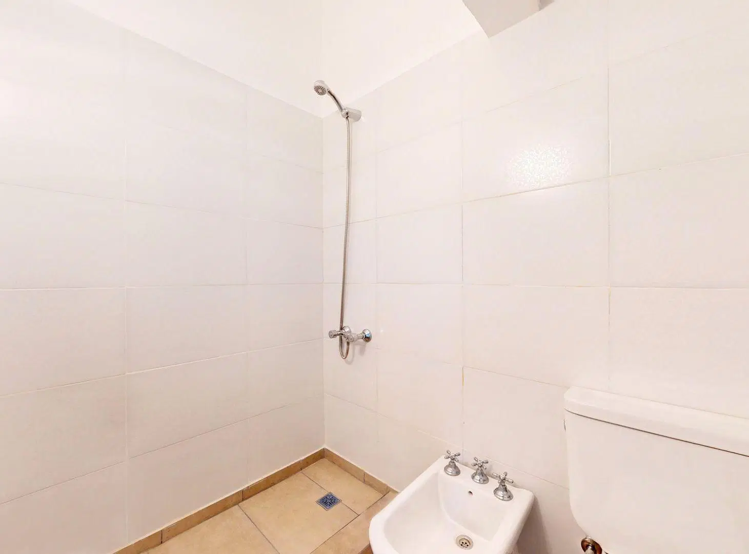 VENTA CASA 4 AMBIENTES RECICLADA CON GALPON/TALLER 4