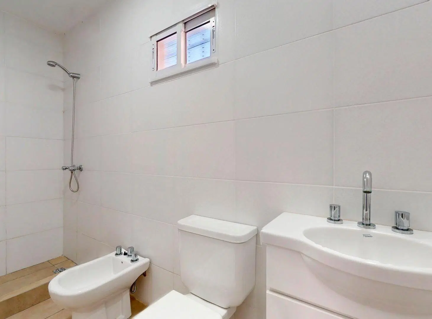 VENTA CASA 4 AMBIENTES RECICLADA CON GALPON/TALLER 3