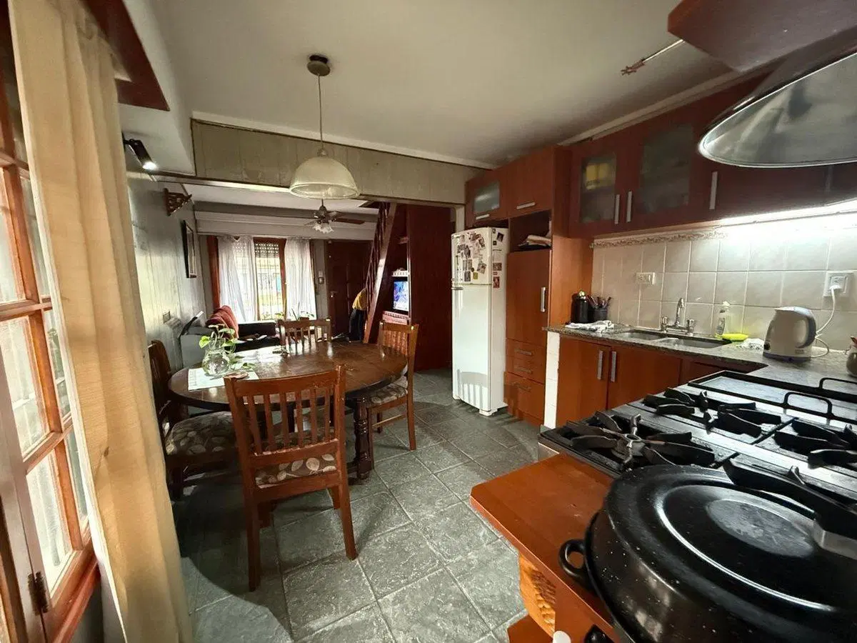 VENTA CASA 4 AMBIENTES COCHERA BARRIO LIBERTAD 3