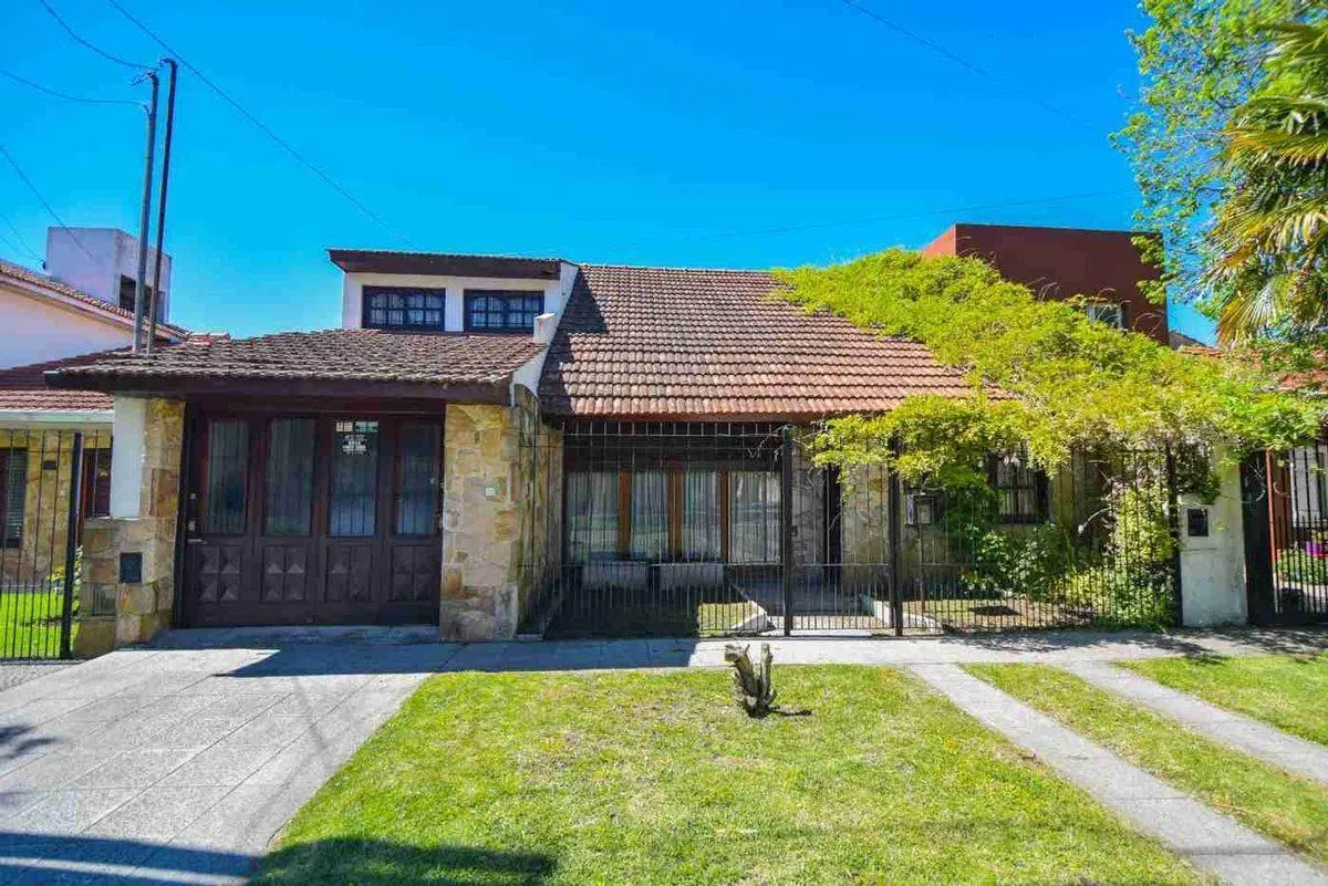 Venta casa 6 ambientes en barrio Constitución 2