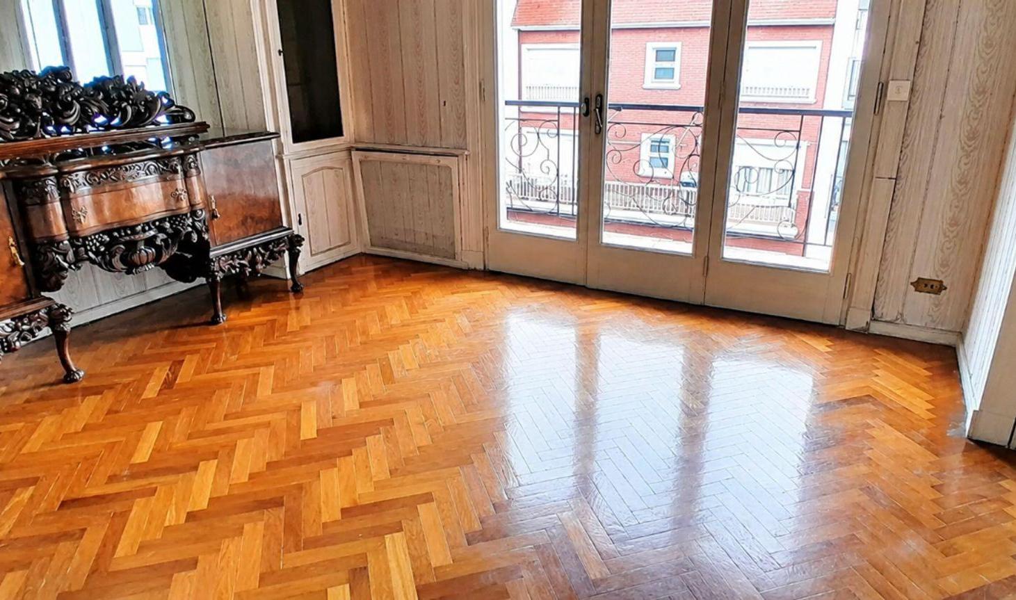 VENTA SEMIPISO 4 AMB + DEP. Y COCHERA - CENTRO