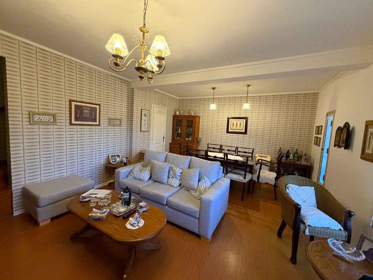 VENTA CASA EN BLOCK 5 AMBIENTES Y 2 DEPARTAMENTOS