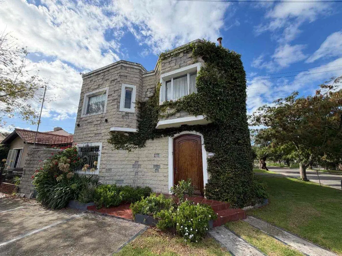 VENTA CASA EN BLOCK 5 AMBIENTES Y 2 DEPARTAMENTOS 2