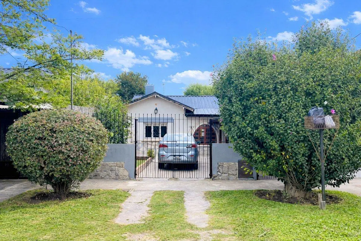 VENTA CASA 4 AMB GARAGE TIPO QUINCHO OPORTUNIDAD! 4