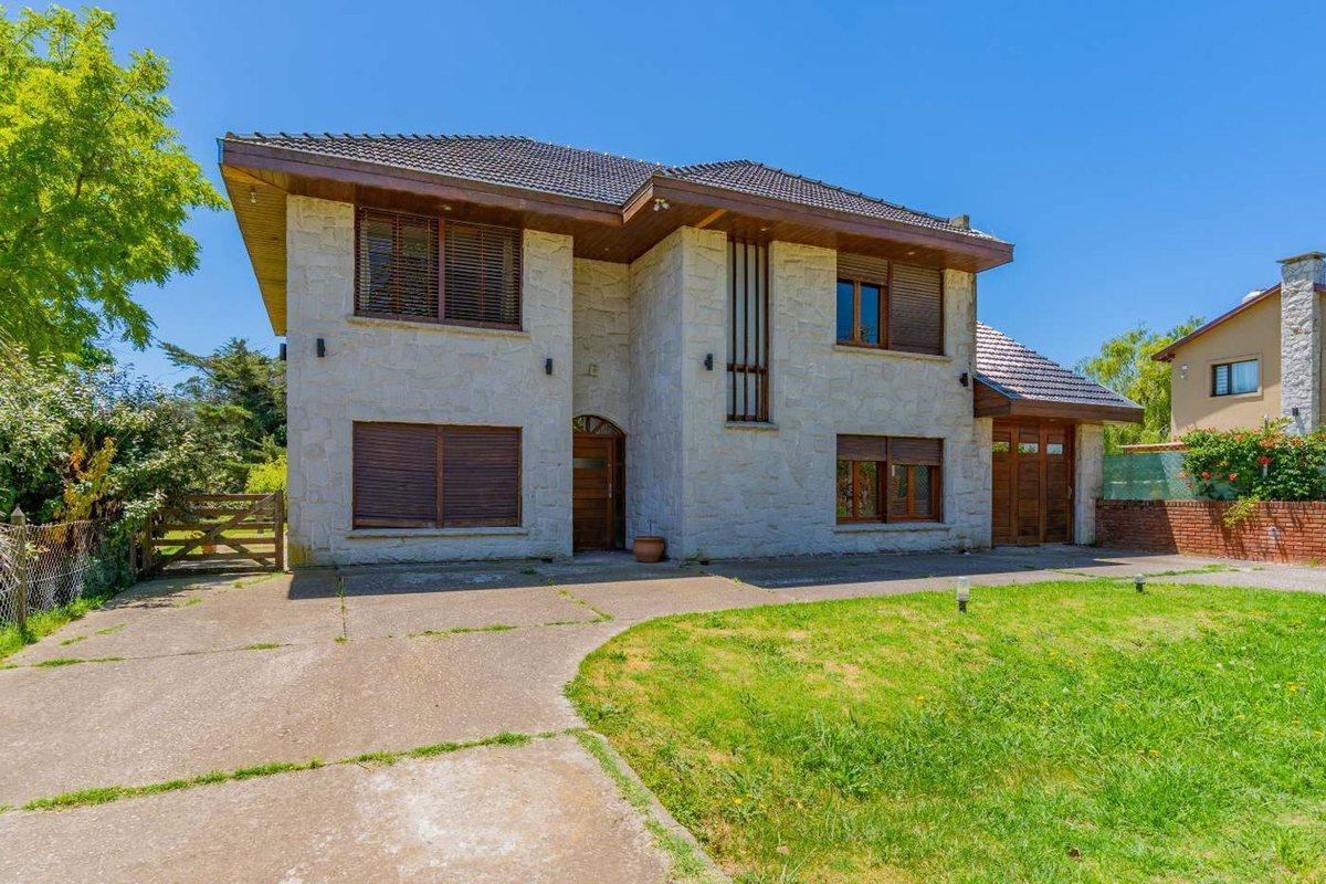 VENTA CASA 4 AMBIENTES ACANTILADOS GRAN PARQUE