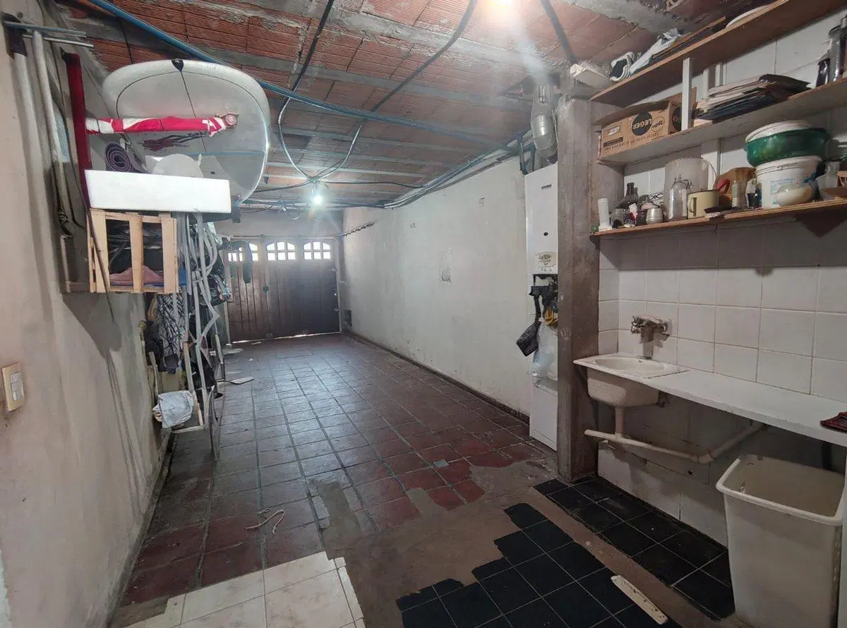 Dúplex 4 ambientes con escritorio, taller y galpón 3