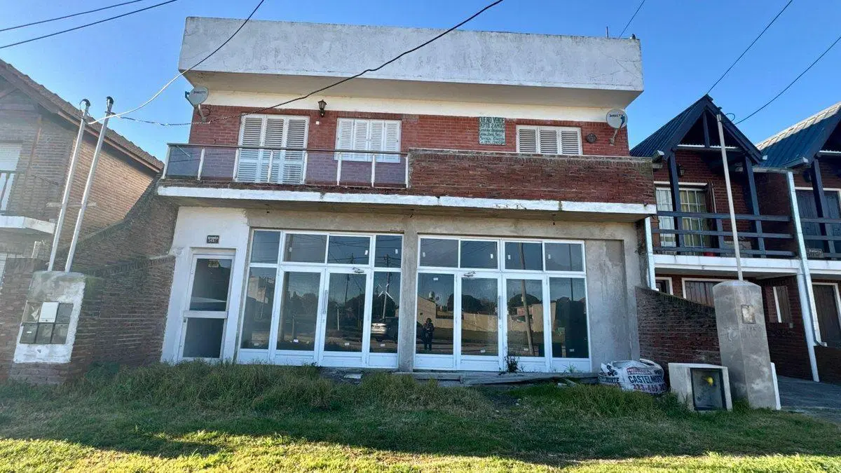 Venta local  a terminar S. Clara a metros del mar 3