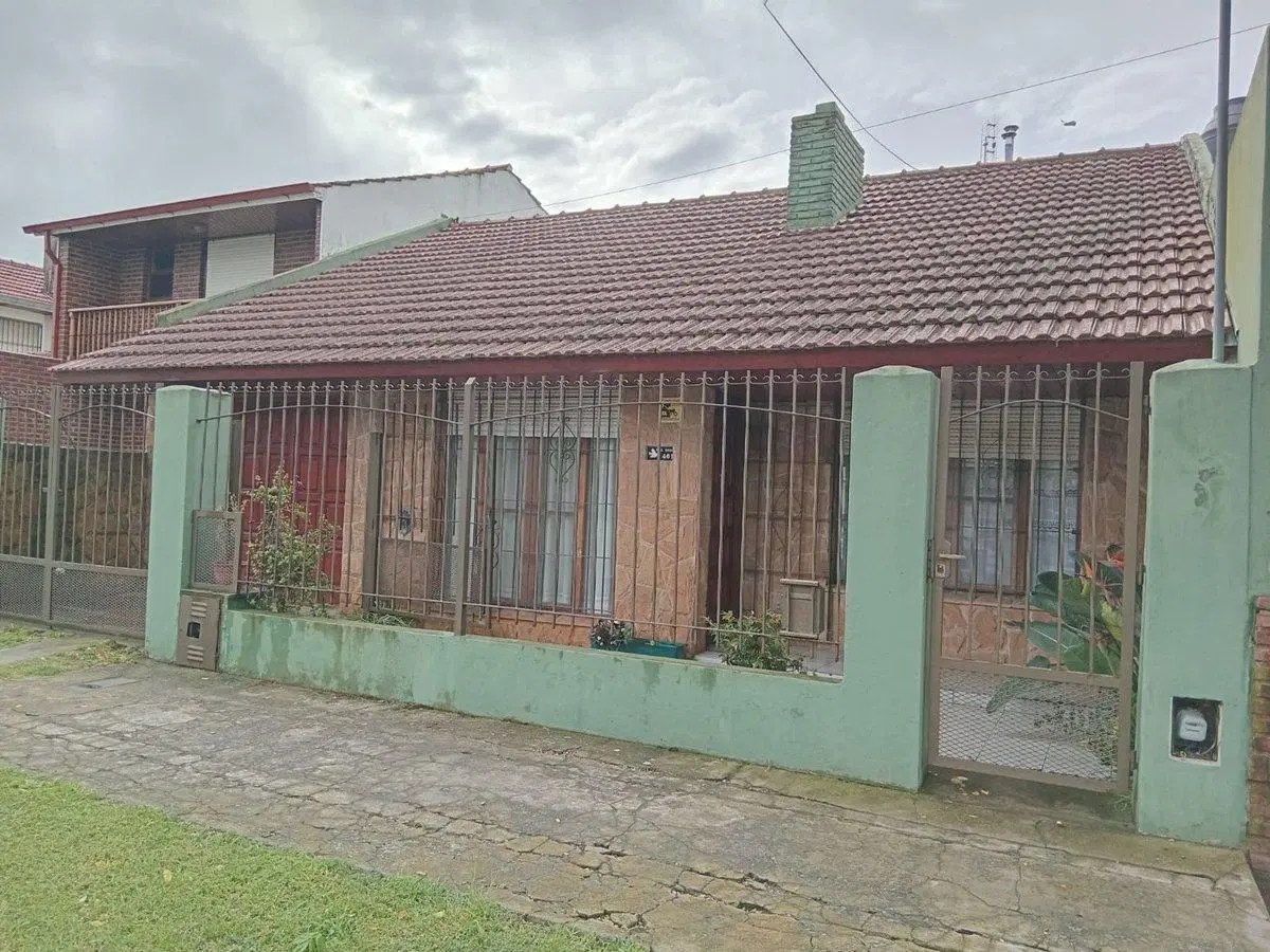 VENTA CASA 4 AMBIENTES COCHERA PARQUE EL GAUCHO 4