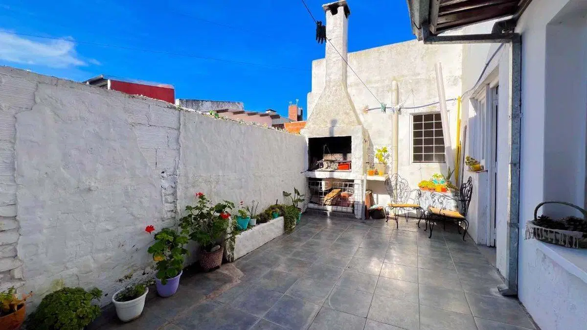 VENTA CASA 4 AMB EN BLOCK CON 2 DEPTOS GARAGE 3