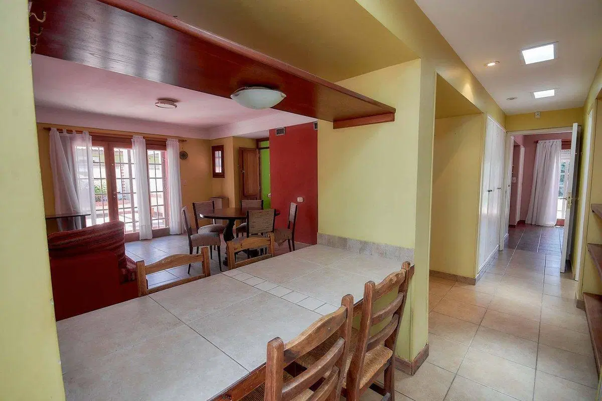 VENTA CASA 3 AMBIENTES + 2 DEPARTAMENTOS U OFICINA 4