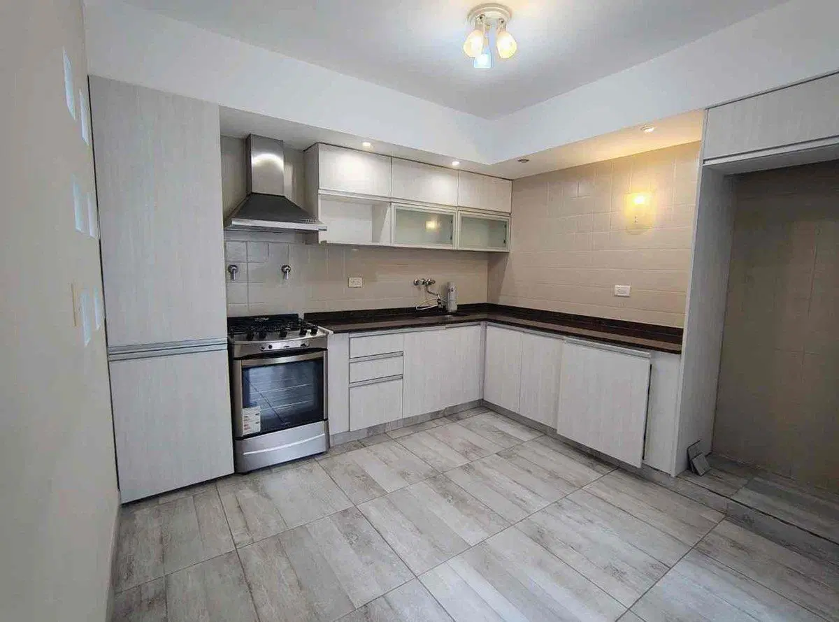 VENTA CASA 3 AMBIENTES CON GARAGE CHAUVIN 2