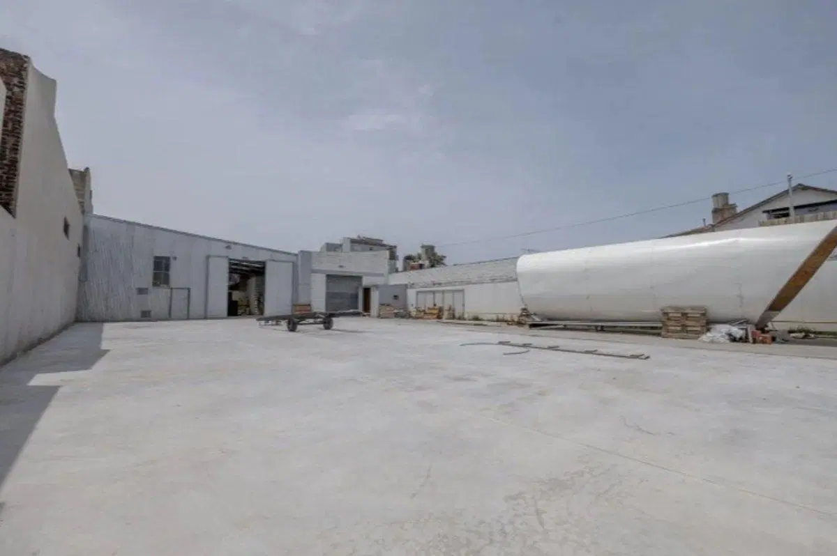 Alquiler Galpon a estrenar 900m Totales  390m2 Cub 5