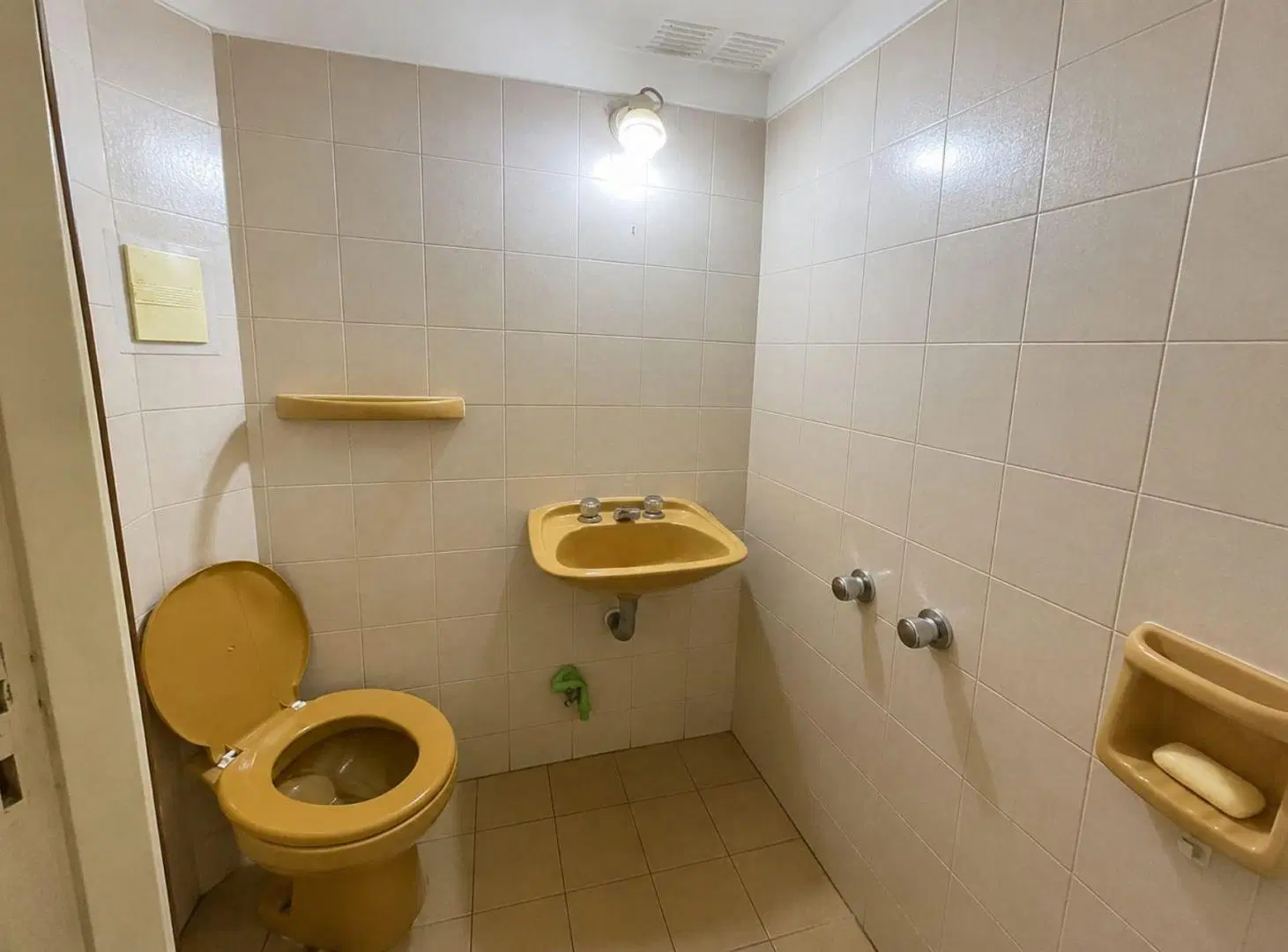 VENTA DEPTO 3 AMBIENTES + DEPENDENCIA  LA PERLA 5