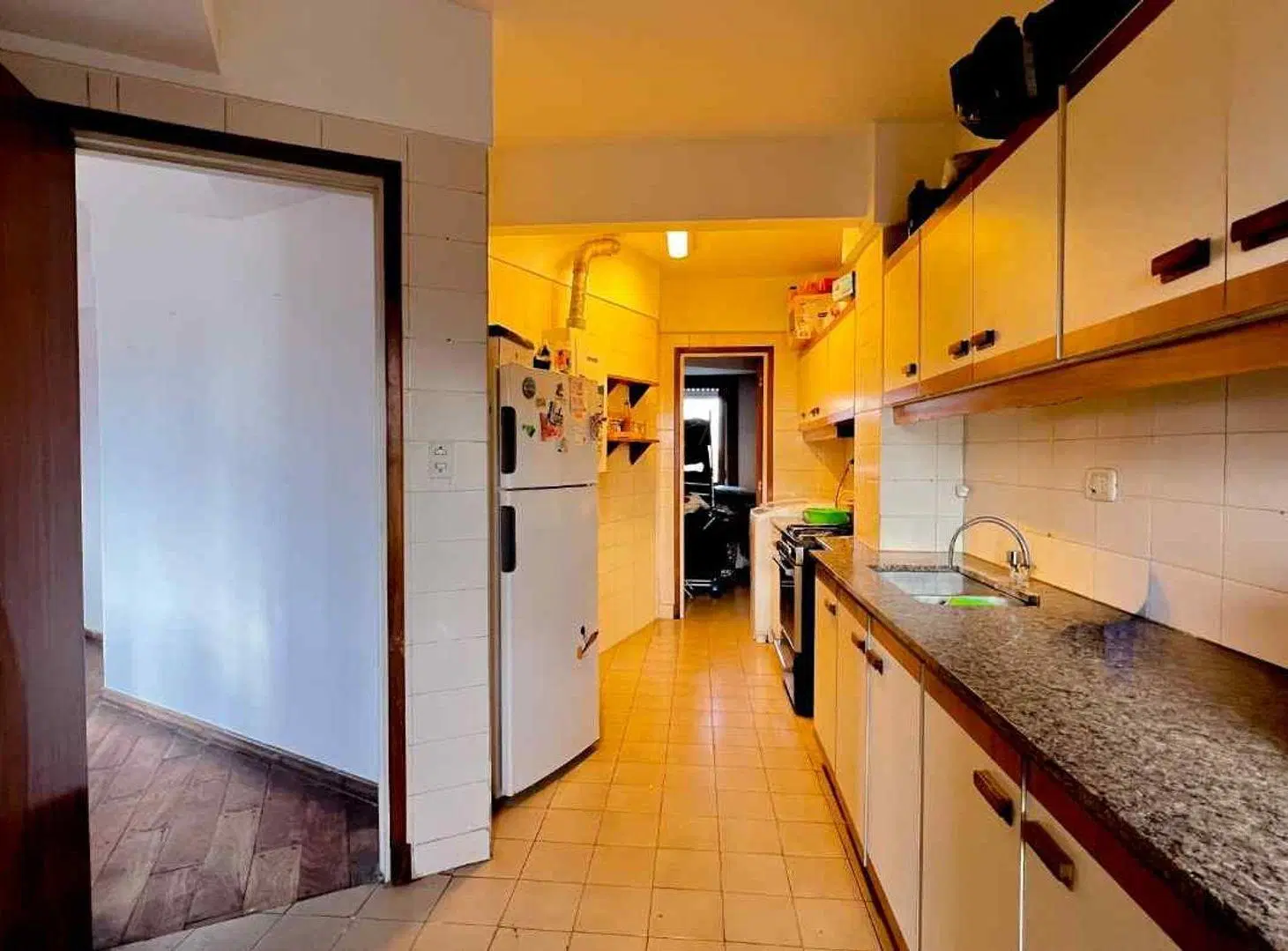 VENTA DEPTO 3 AMBIENTES + DEPENDENCIA  LA PERLA 4