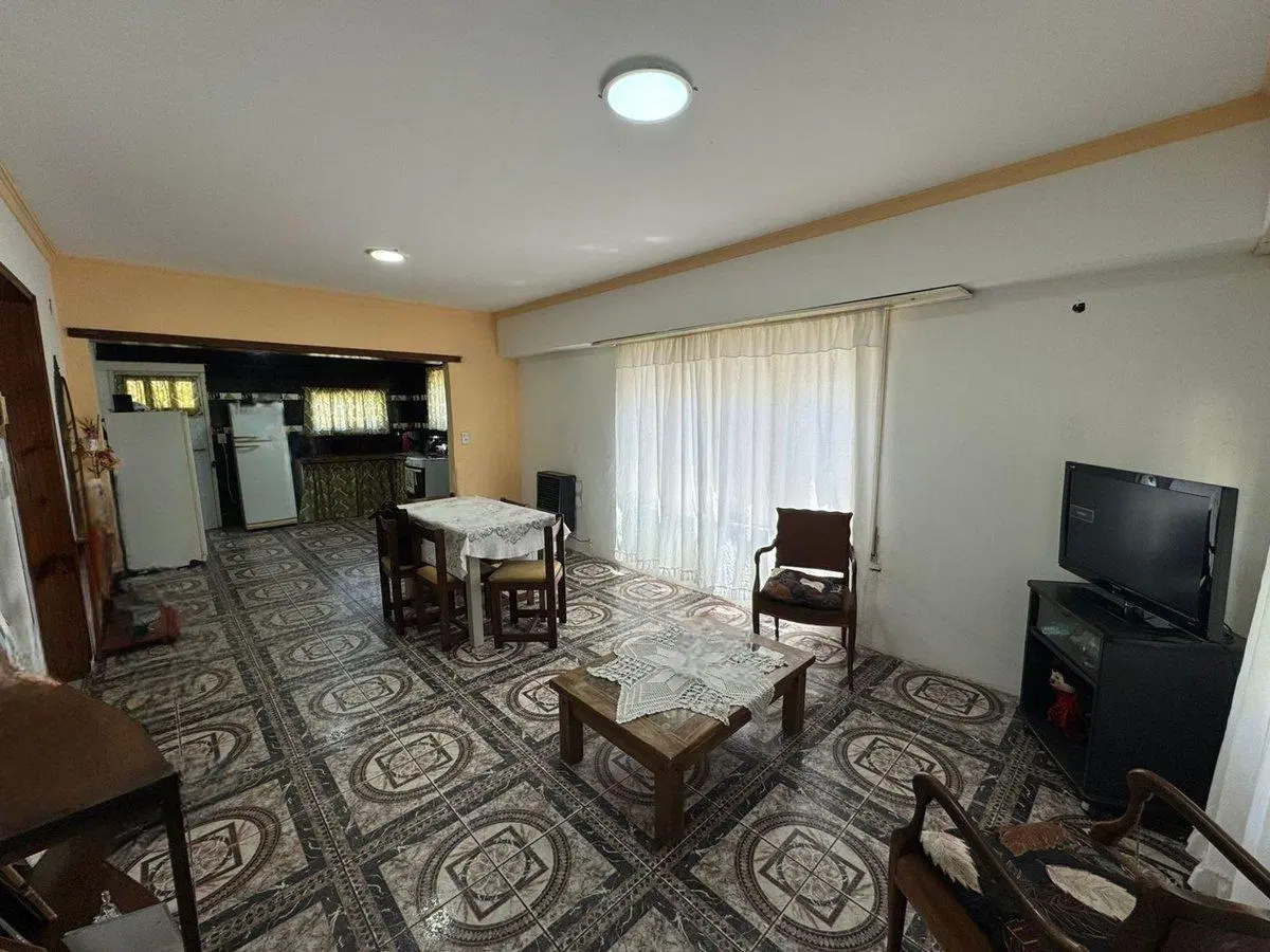 Venta casa tres ambientes parque y entrada de auto 3