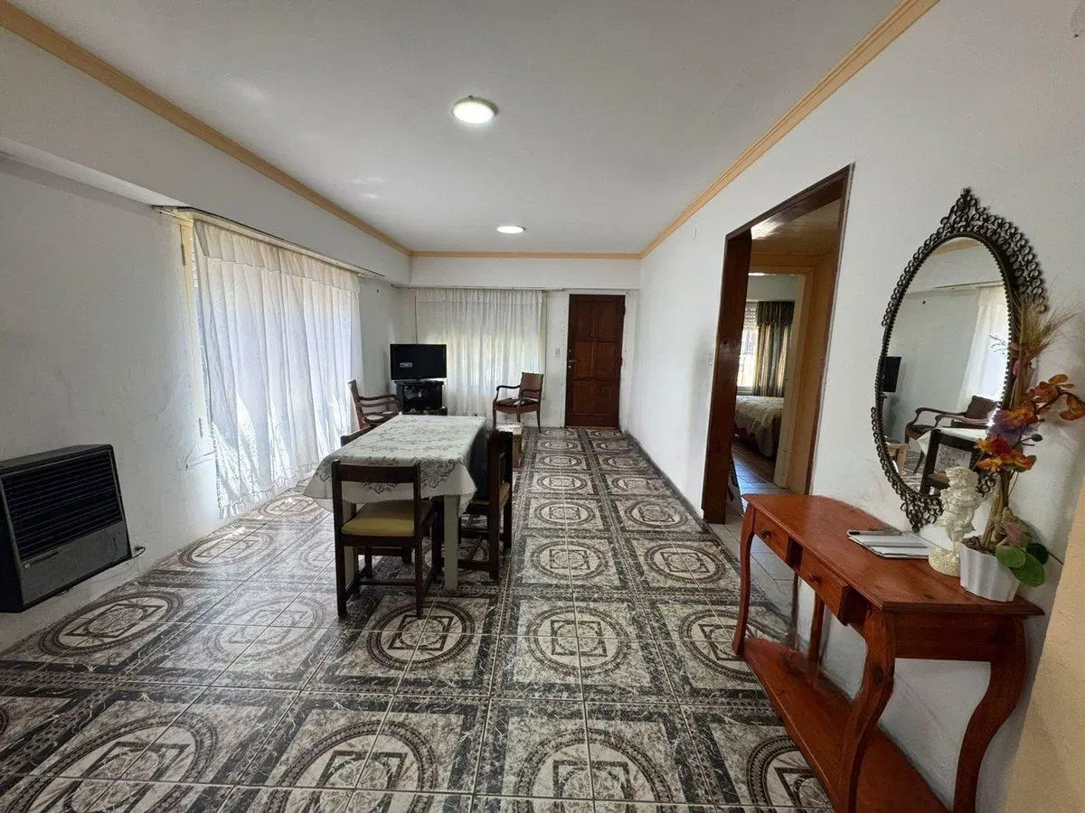 Venta casa tres ambientes parque y entrada de auto 5
