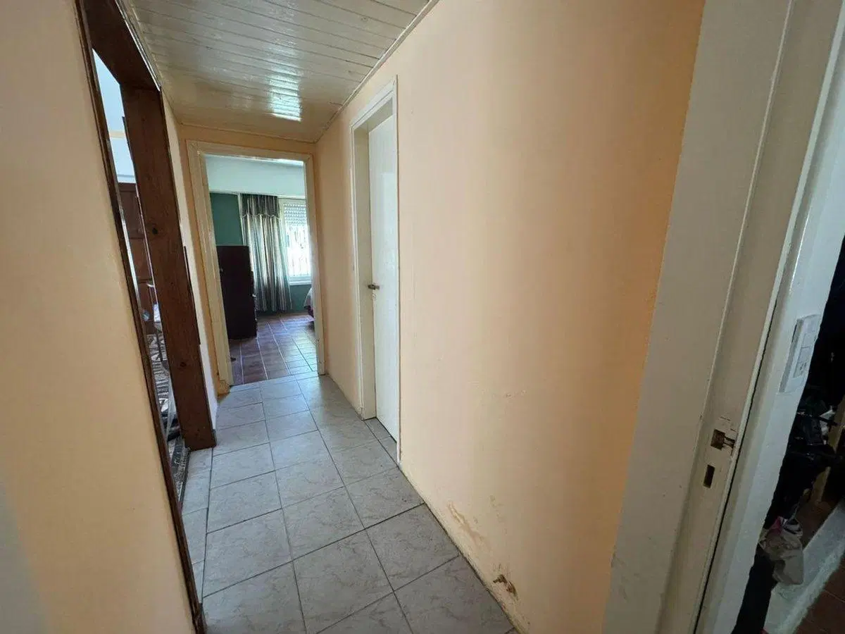 Venta casa tres ambientes parque y entrada de auto 4