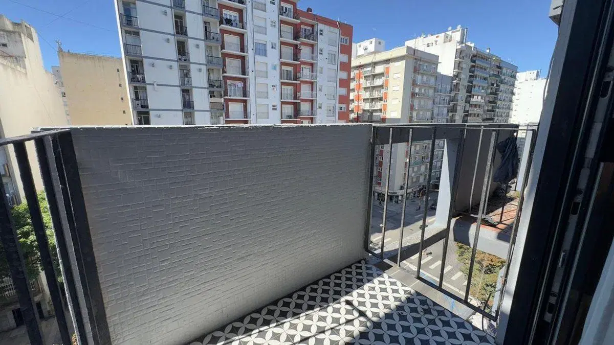VENTA MONOAMBIENTE A ESTRENAR AL FRENTE CON BALCÓN 4