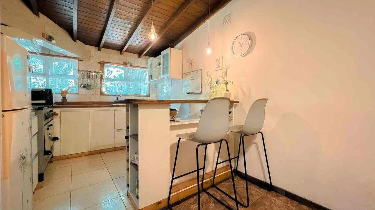 VENTA CASA 4 AMB. SOBRE LOTE DE 600M2 4