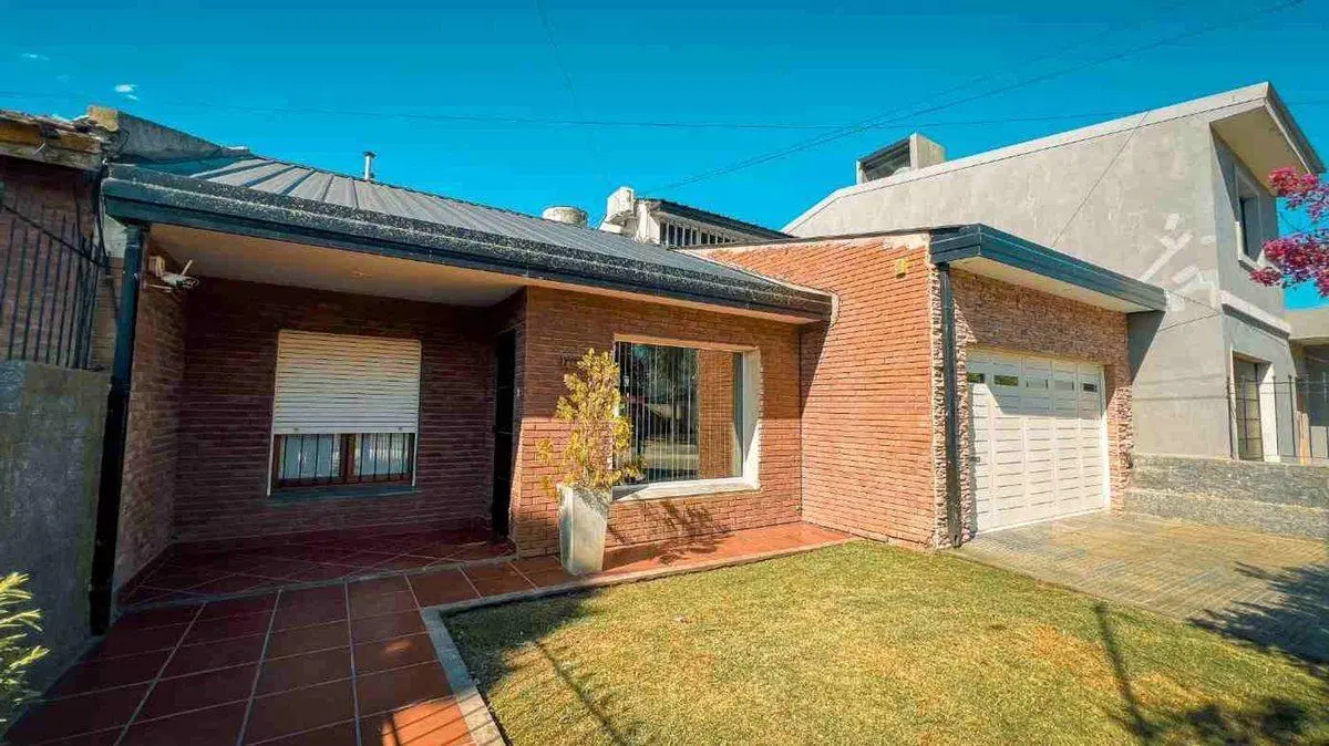 VENTA CASA 5 AMBIENTES CON PARQUE PILETA Y QUINCH0 3