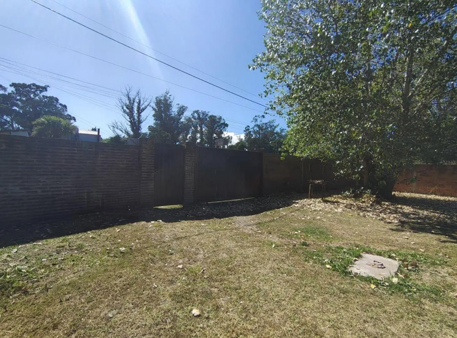VENTA Casa 3 ambientes con gran parque Las Dalias 5