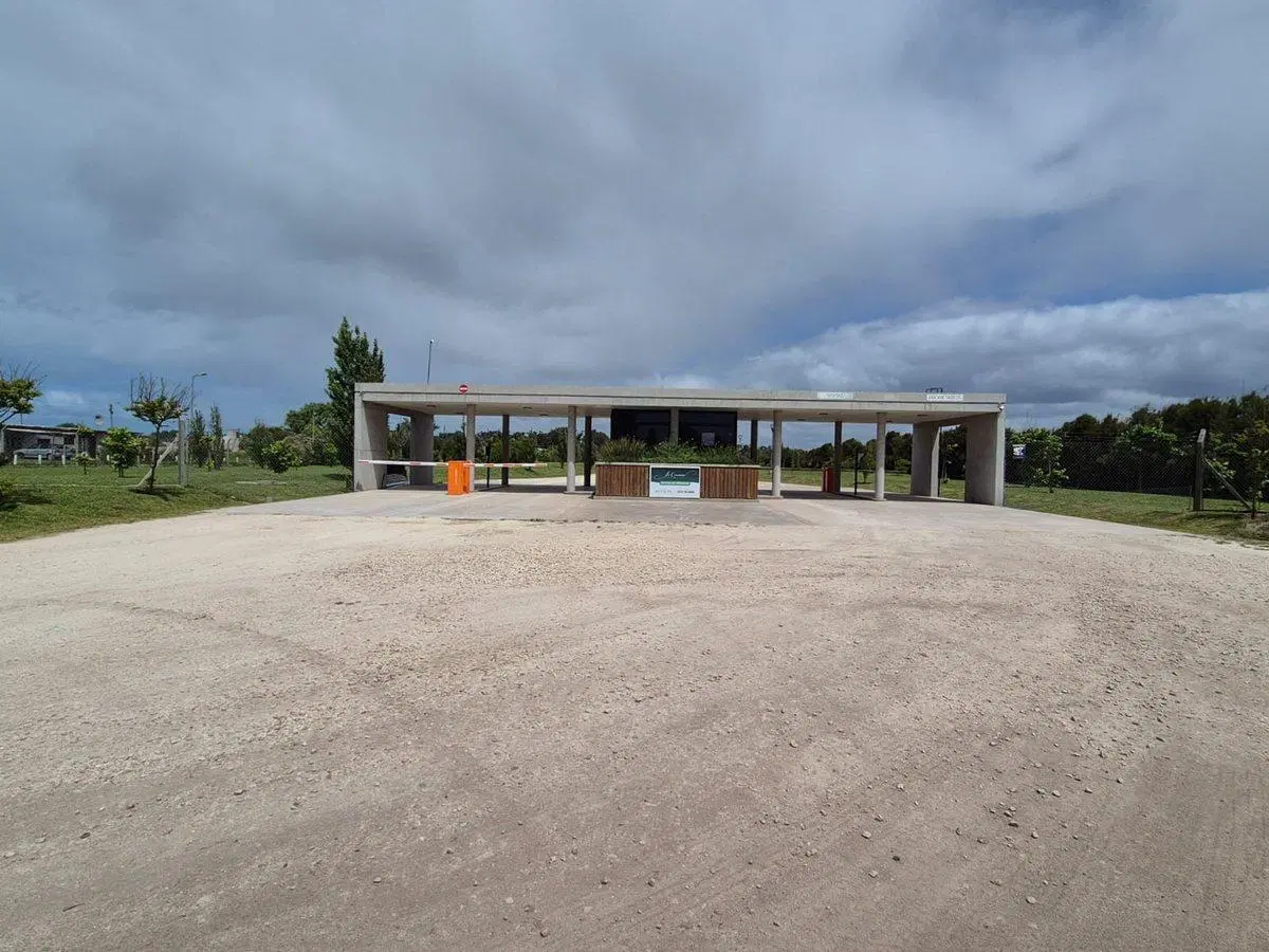 VENTA LOTE BARRIO LA CERCANIA ANTICIPO 3000 usd 2