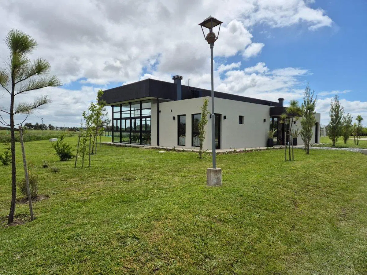VENTA LOTE BARRIO LA CERCANIA ANTICIPO 3000 usd 4