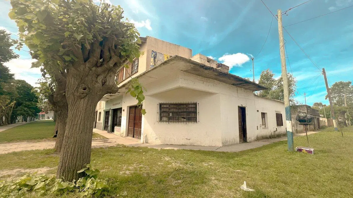 VENTA CASA, DEPARTAMENTO Y LOCAL 4 AMBIENTES 3