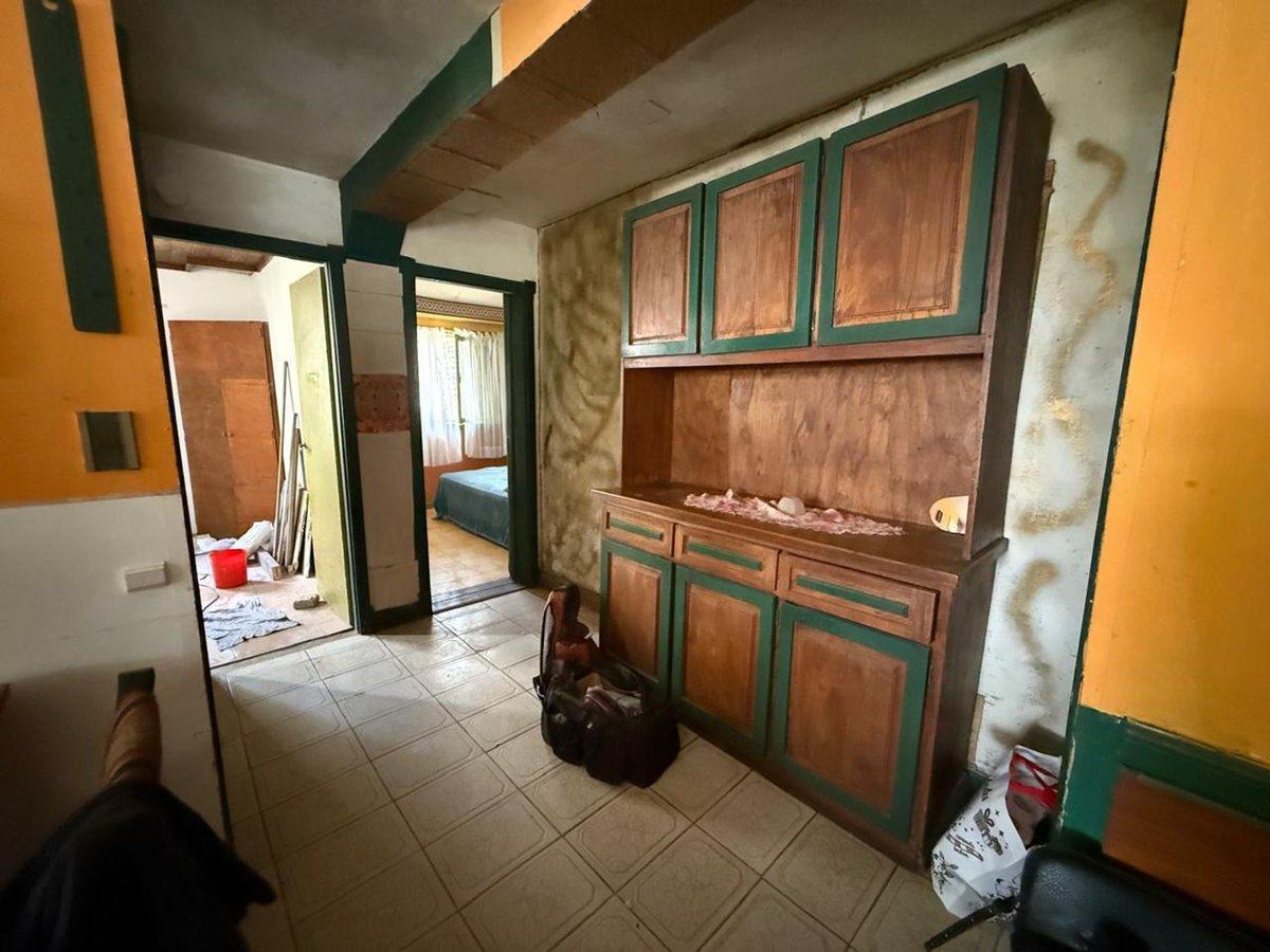 Foto de Venta casa 5 amb, garaje, quincho, parque y depto., imagen 2