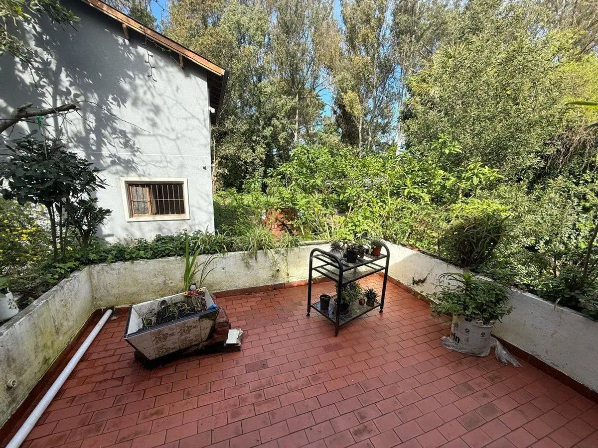 Venta casa 5 amb, garaje, quincho, parque y depto. 3