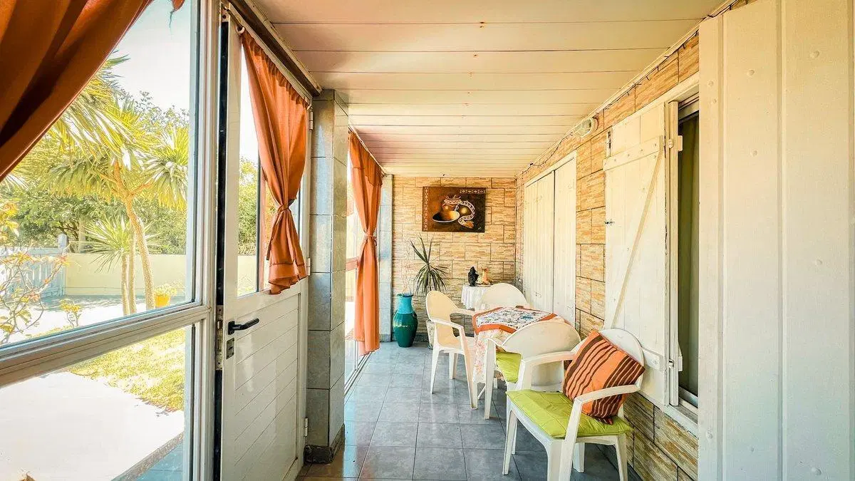 VENTA CASA 2 AMB. GARAGE DOBLE, QUINCHO Y  PARQUE 2