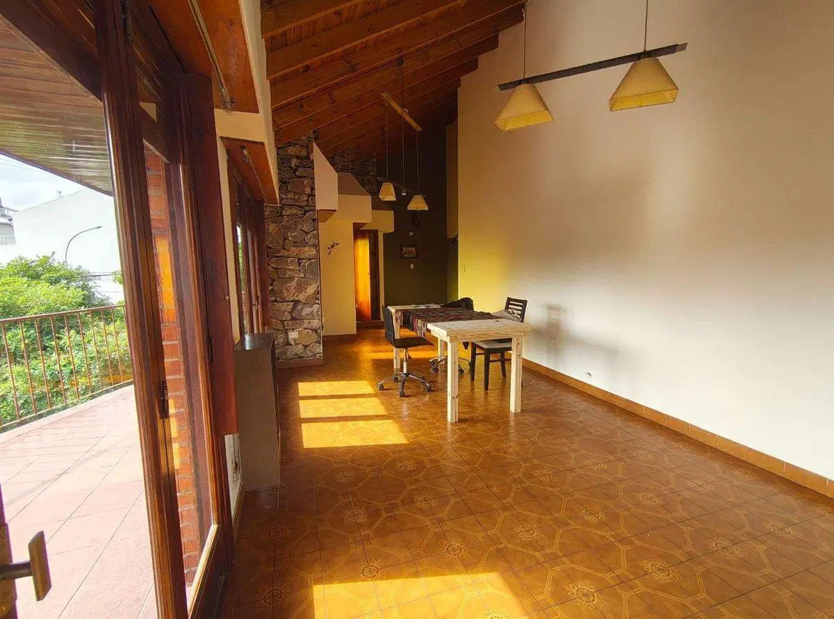 VENTA CASA 4 AMB MAS LOCAL Y COCHERA 5