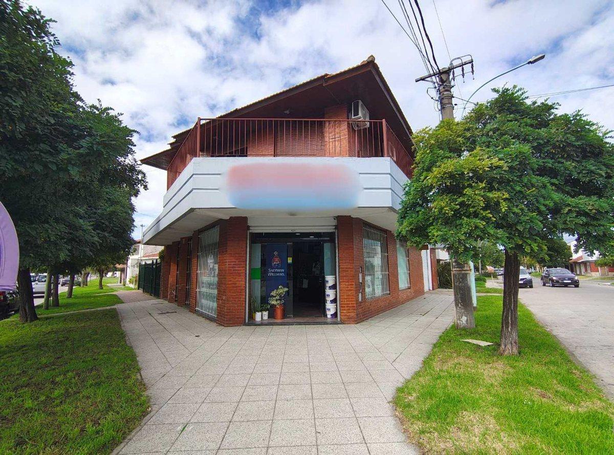 VENTA CASA 4 AMB MAS LOCAL Y COCHERA