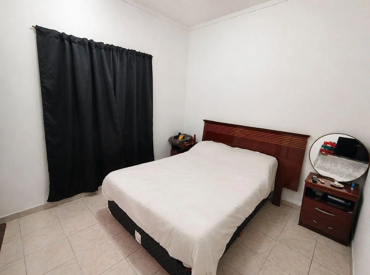 CASA EN VENTA 3 AMB, QUINCHO Y GARAGE DOBLE 5