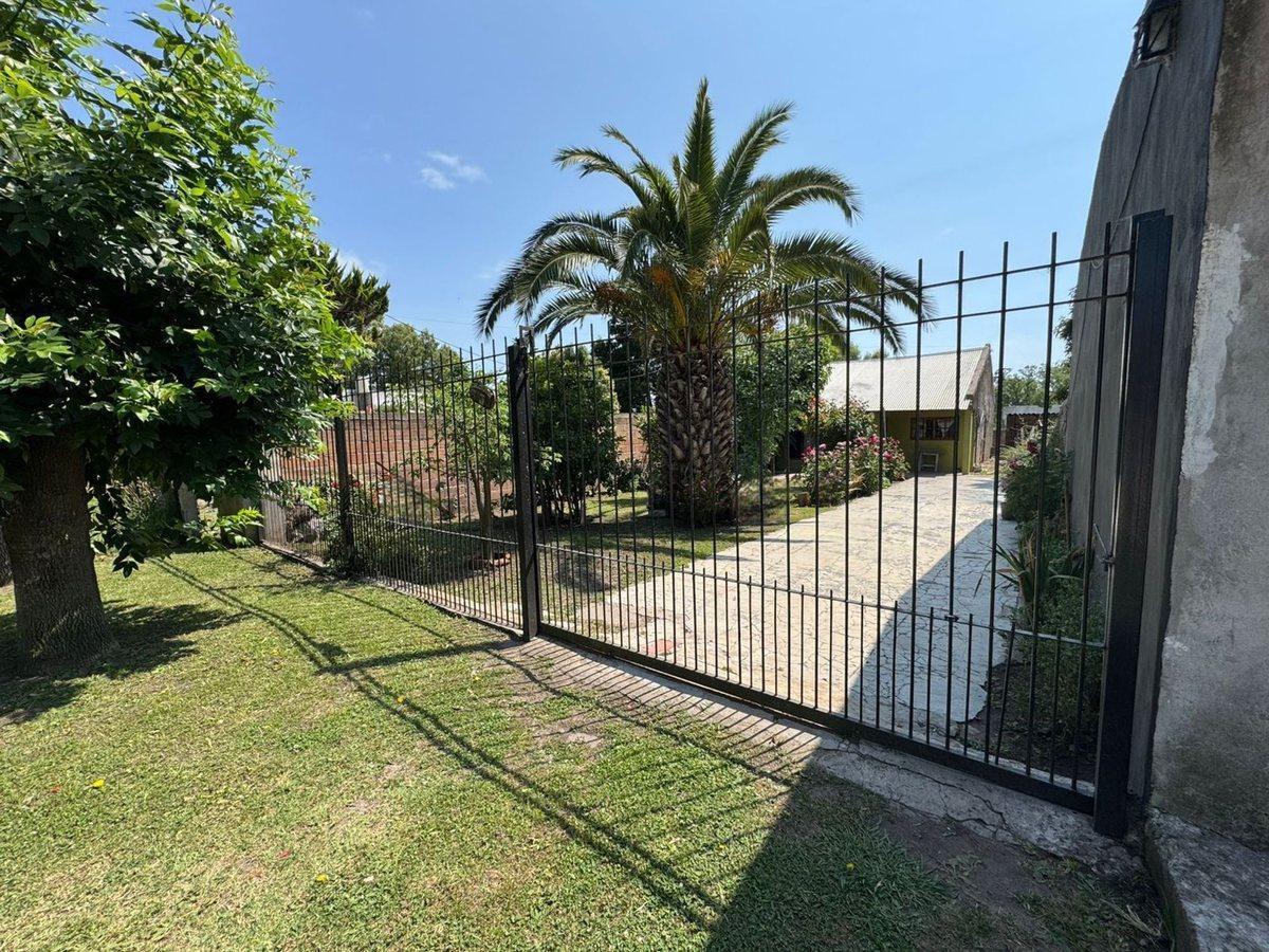 CASA EN VENTA DE 3 AMB CON POSIB. DE 4 CON PARQUE