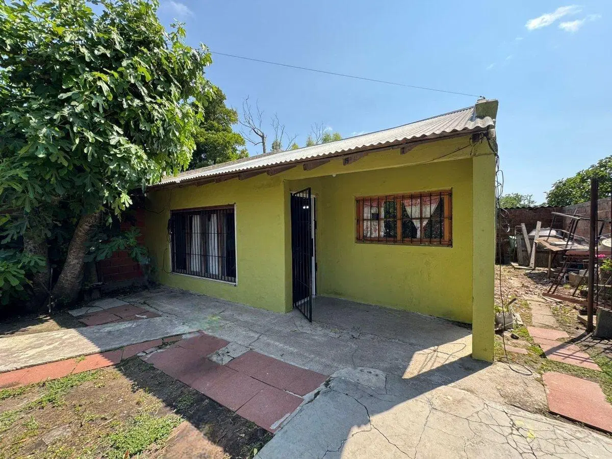 CASA EN VENTA DE 3 AMB  CON POSIB. DE 4 CON PARQUE 3
