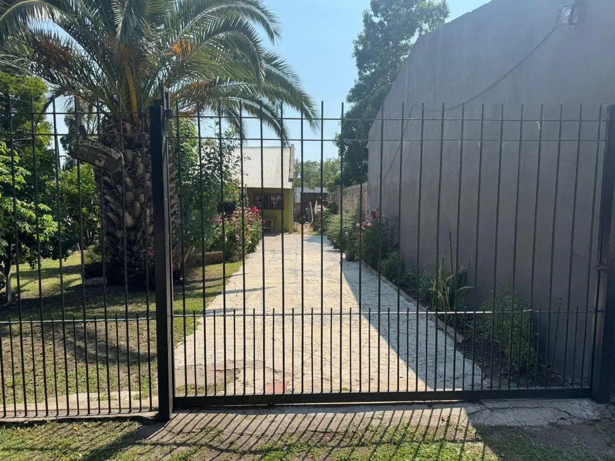 CASA EN VENTA DE 3 AMB  CON POSIB. DE 4 CON PARQUE 4