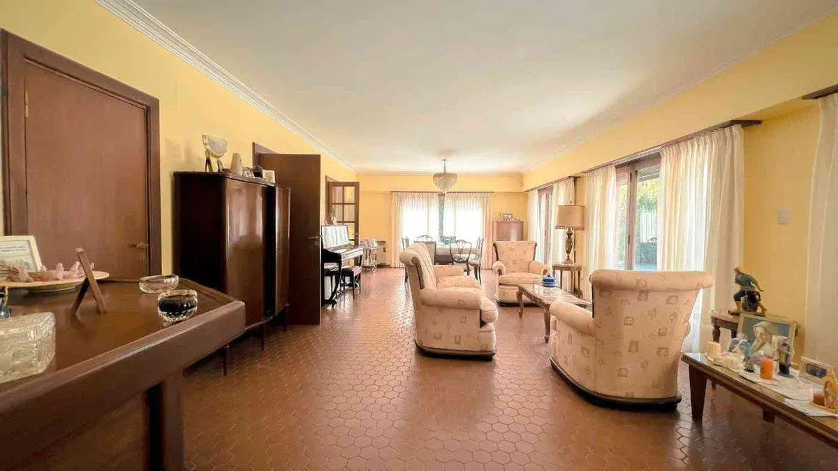 VENTA CASA 5 AMBIENTES CON PARQUE Y PISCINA 4